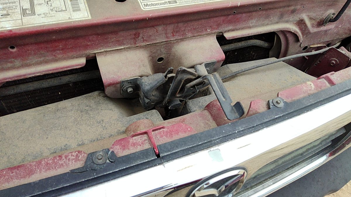 1998-2001 Mazda B2500 Hood Latch Assembly With Bracket Oem