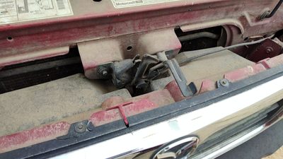 1998-2001 Mazda B2500 Hood Latch Assembly With Bracket Oem