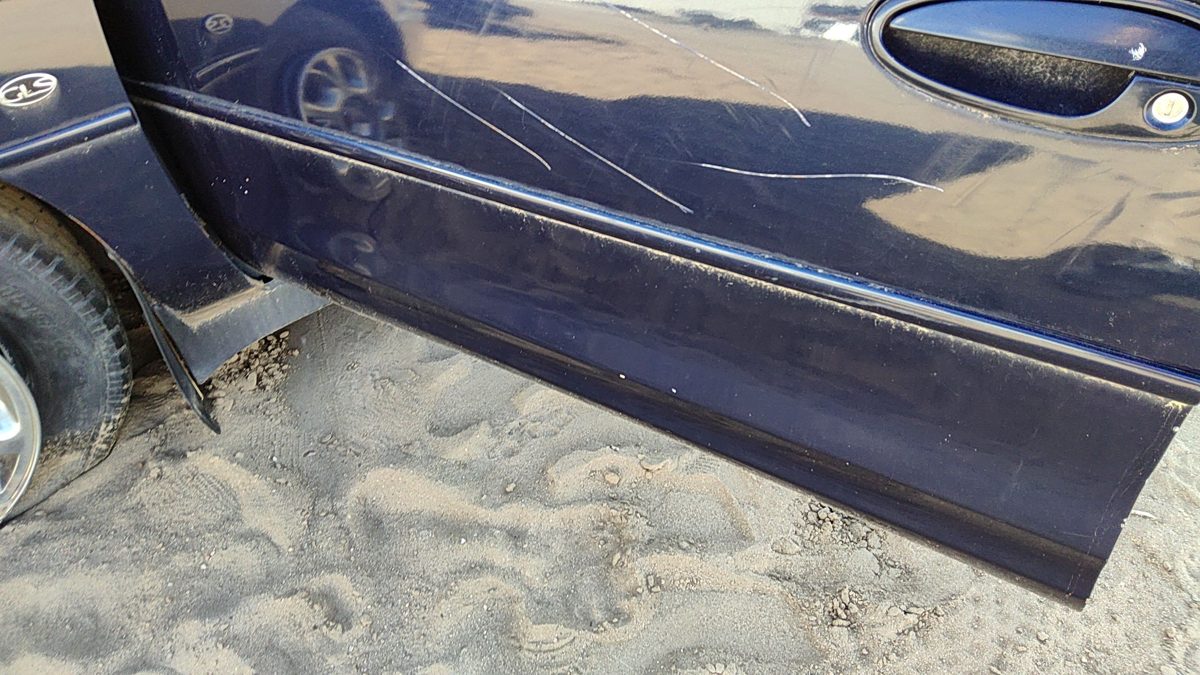 1998-2002 Oldsmobile Intrigue Driver Left Front Moulding From Door Oem Blue 28u