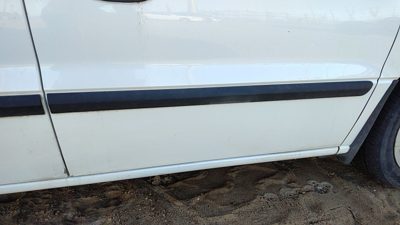 2004-2007 Ford Freestar Passenger Right Front Moulding From Door Oem Trim Strip