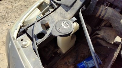 99-07 Sierra 2500 Hd Windshield Washer Fluid Reservoir With Pump Oem Wiper Tank