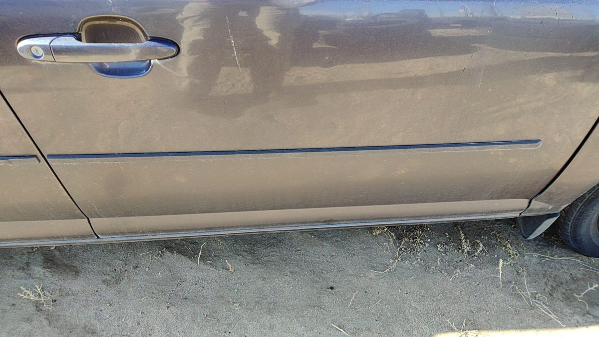 05-06 Chevy Cobalt Passenger Right Front Moulding From Door Trim Strip Blue 84U