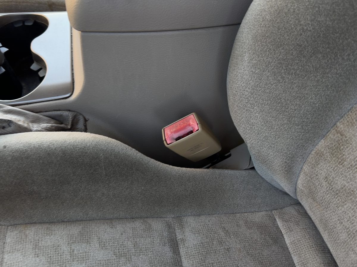 2003-2009 Kia Sorento Driver Left Front Seat Belt Buckle Receiver Oem Beige Fc