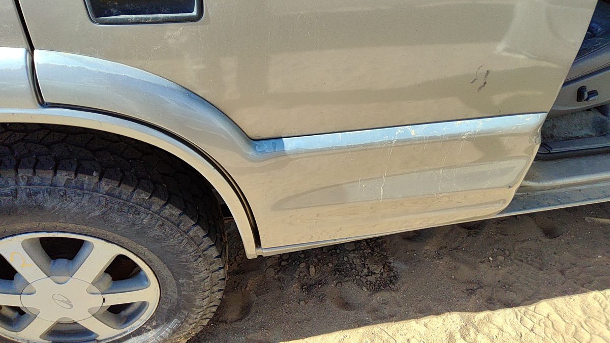98-01 Bravada Passenger Right Rear Moulding From Door Back Trim Strip Pewter 11U