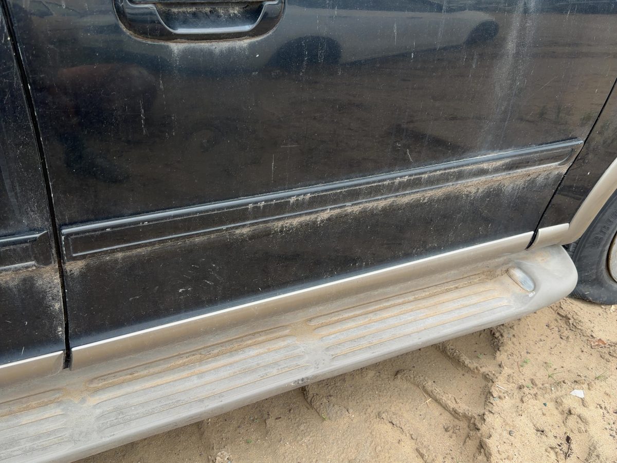 97-02 Ford Expedition Passenger Right Front Upper Moulding From Door Oem Black