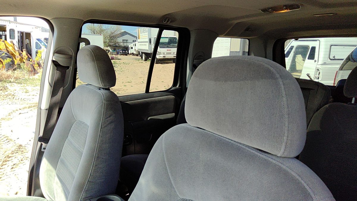 2004-2005 Ford Explorer Pair Of Headrests Oem Left Right Set Seat Gray Tt