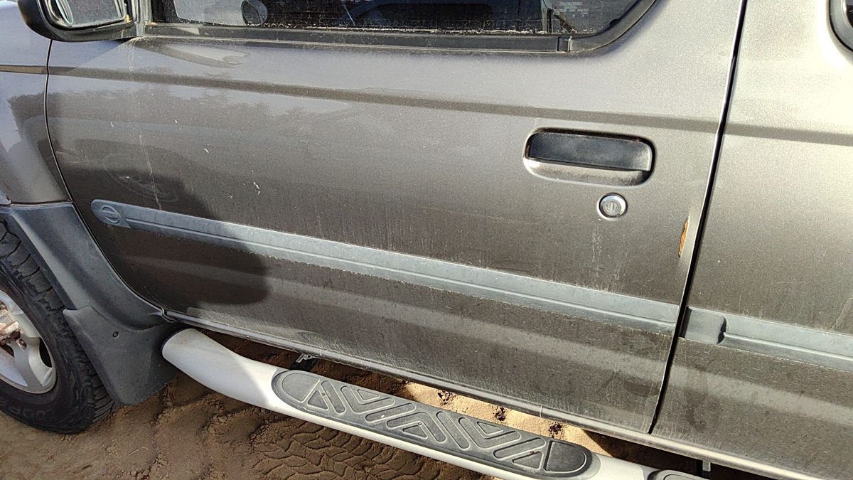 2004 Nissan Xterra Front Door