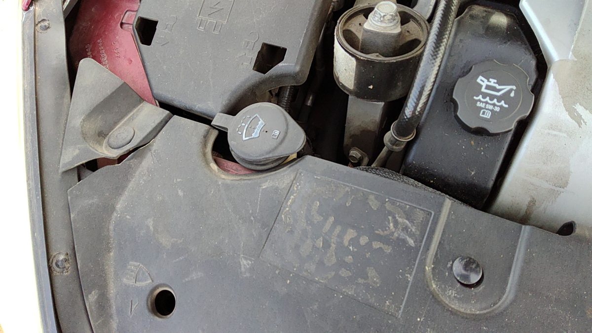 2006-2011 Buick Lucerne Windshield Washer Fluid Reservoir With Pump Wiper Tank