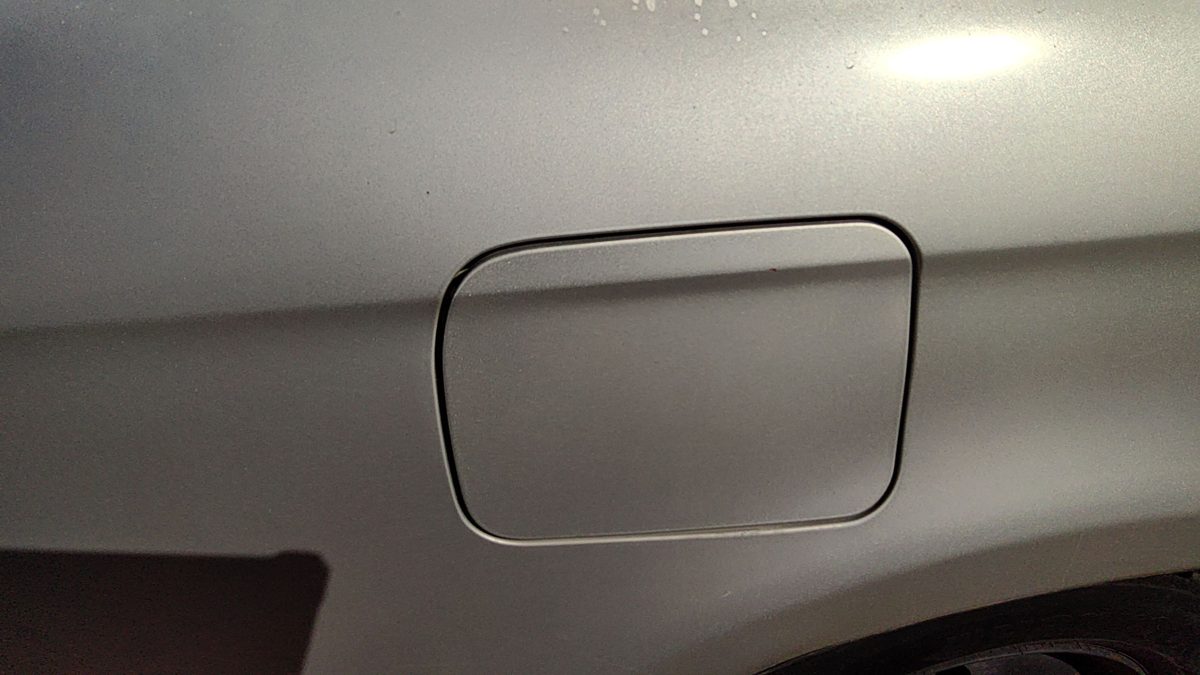 2000-2004 Subaru Legacy Fuel Tank Door With Hinge Gas Lid Filler Sedan Silver