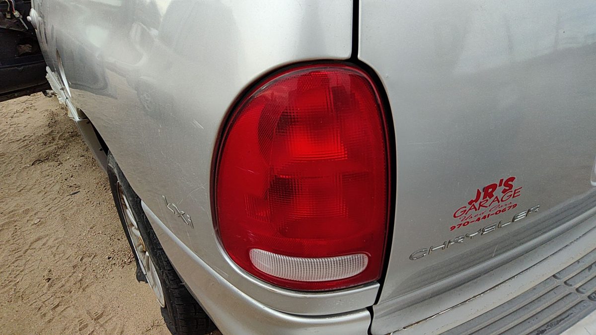 1996-2000 Chrysler Town & Country Driver Left Tail Light Brake Lamp Oem Rear