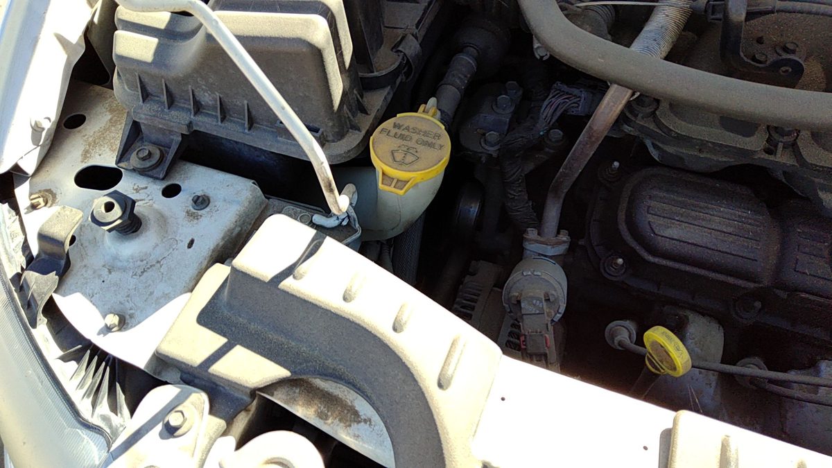 2004-2007 Dodge Caravan Windshield Washer Fluid Reservoir With Pump Wiper Tank