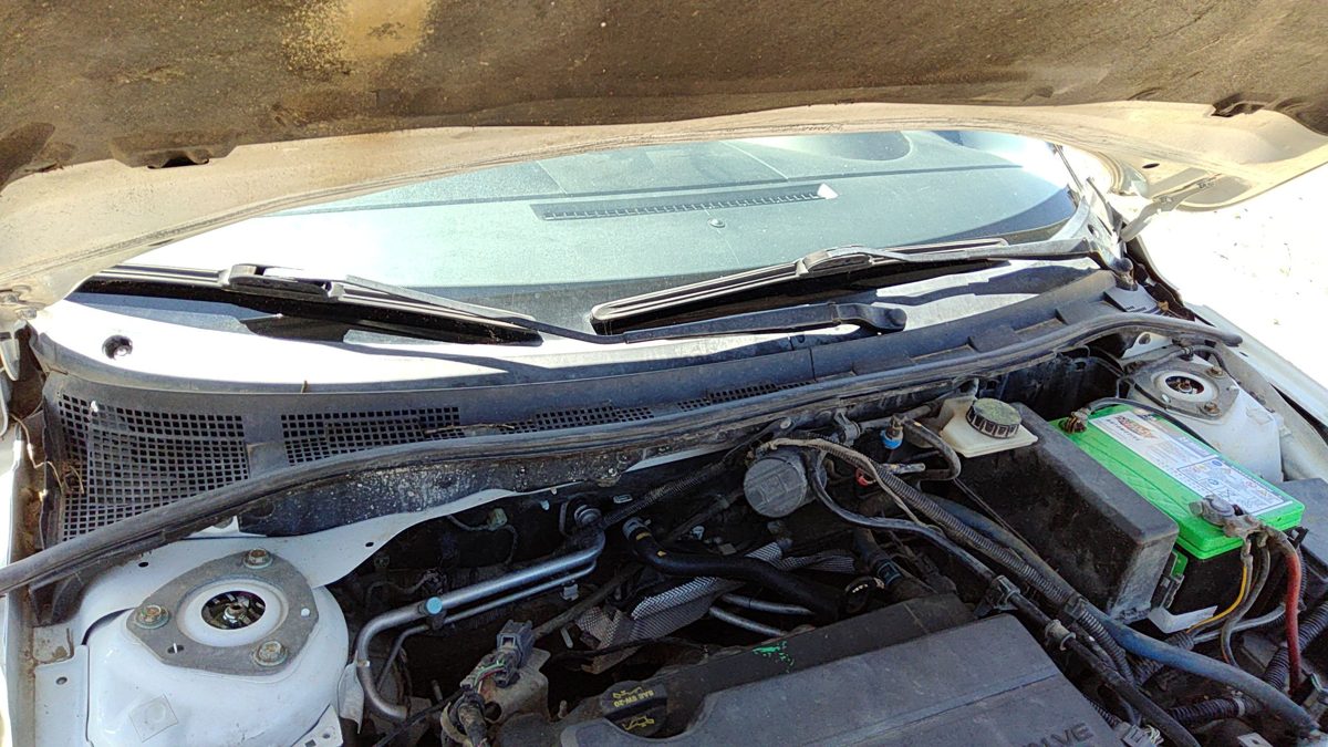 2004-2009 Mazda 3 Windshield Wiper Cowl Vent Trim Panel Oem Cover