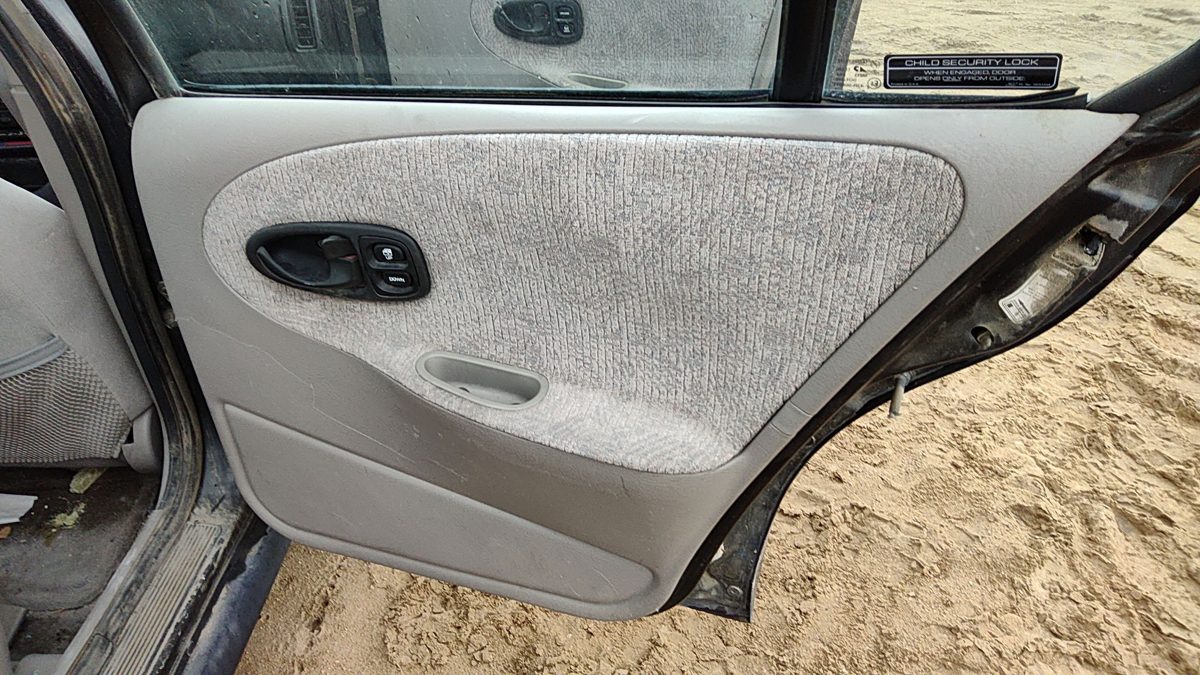 99-02 Saturn Sl2 Passenger Right Rear Door Trim Panel With Switches Back Gray