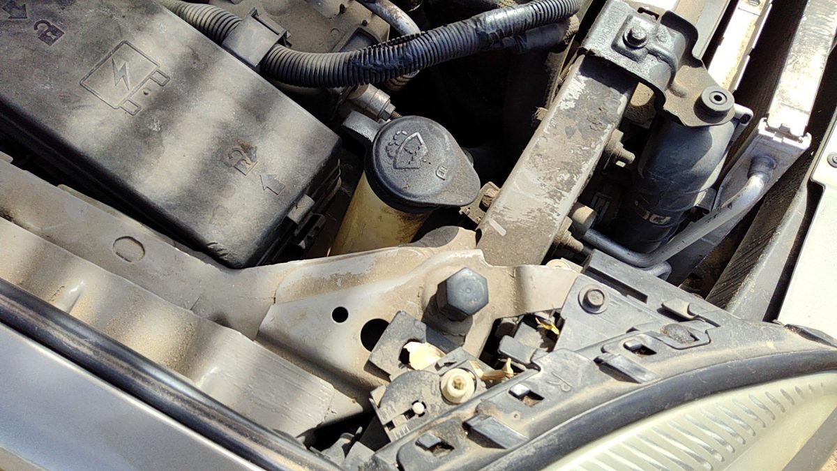 2002 Cadillac Deville Washer Bottle
