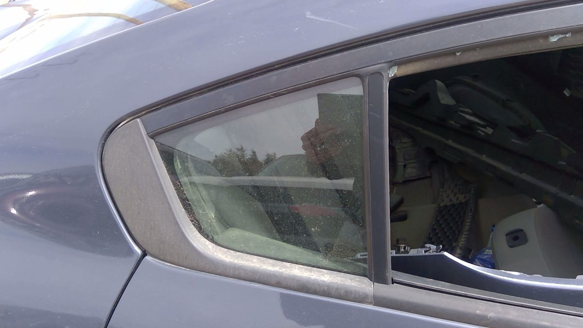 14-18 Kia Forte Passenger Right Rear Vent Window Small Back Door Glass Wth Frame