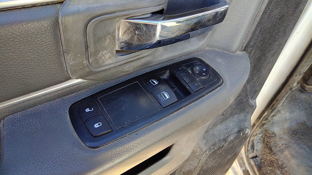 2016 Dodge Pickup 4500 Door Switch Front