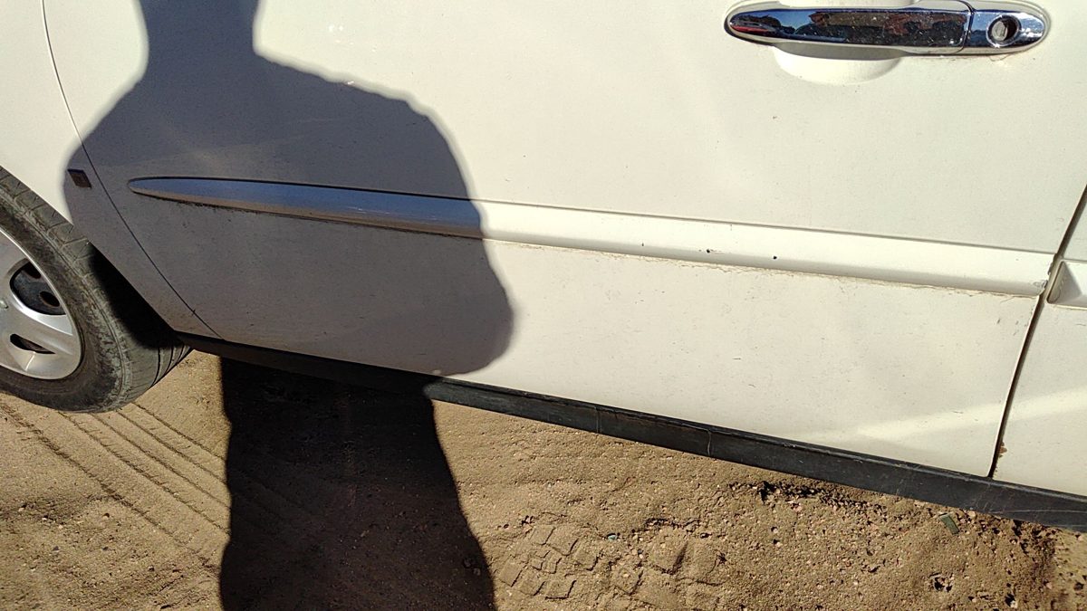 05-09 Lacrosse Driver Left Front Moulding From Door Oem Trim Strip White 40U