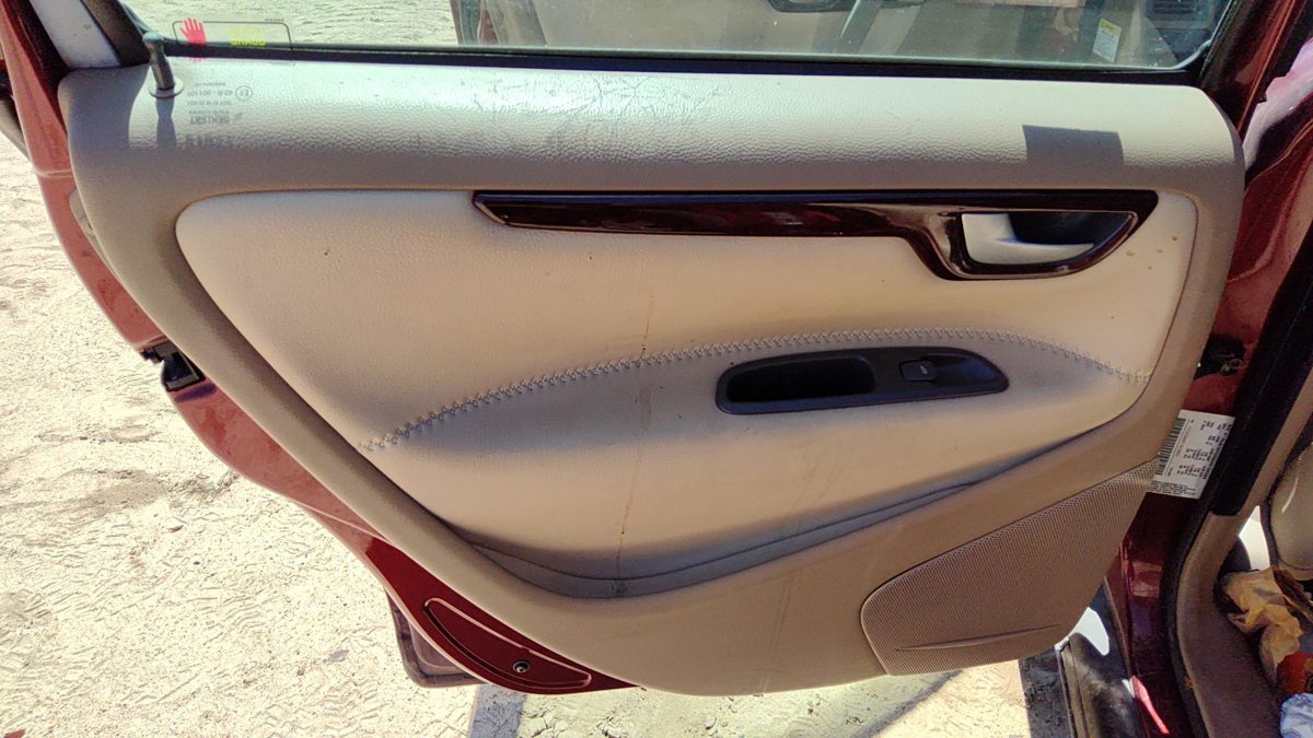 01-03 V70 Xc Driver Left Rear Inside Door Trim Panel With Switches Back Beige