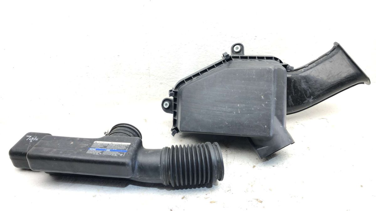 08-09 G8 Complete Air Intake Cleaner Filter Box Housing With Tube Oem 3.6L