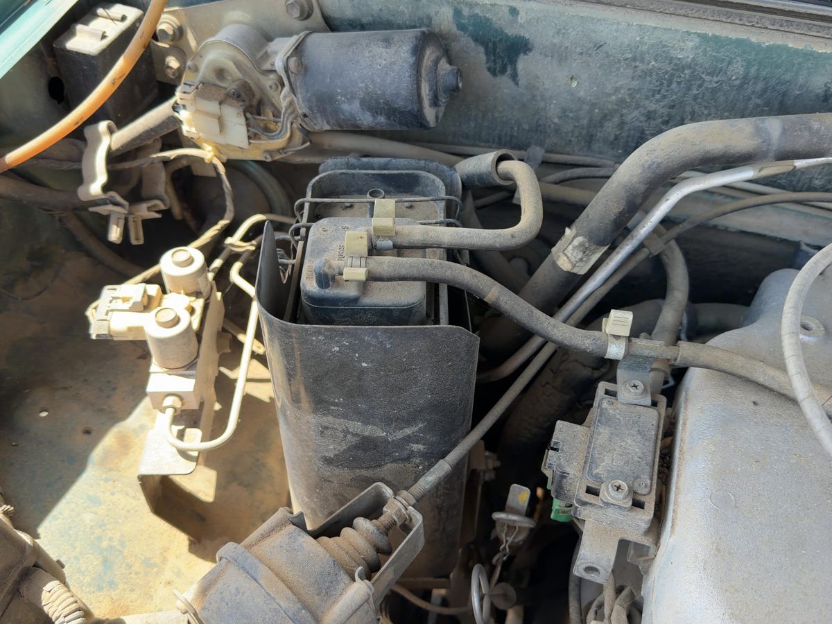 1995 Isuzu Rodeo Fuel Vapor Canister Oem Charcoal Housing 3.2L 8170951150