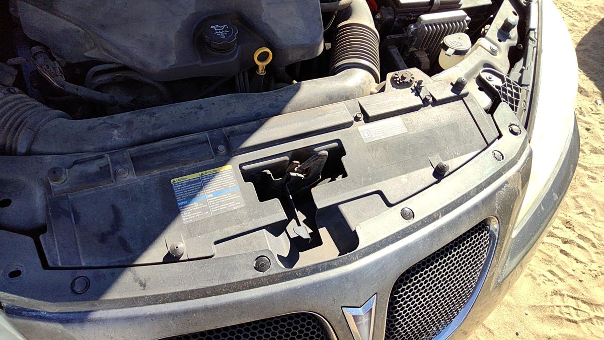 2005-2010 Pontiac G6 Top Plastic Cover Above Radiator Support Sight Shield Oem