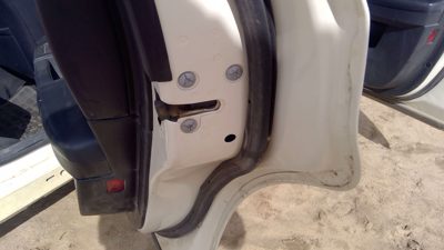 05-10 300 Passenger Right Rear Door Latch With Rods/Cables Assembly Back