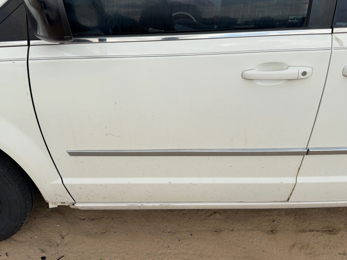 2010 Chrysler Town Cntry Front Door