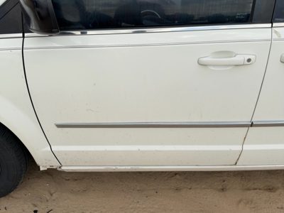 2010 Chrysler Town Cntry Front Door