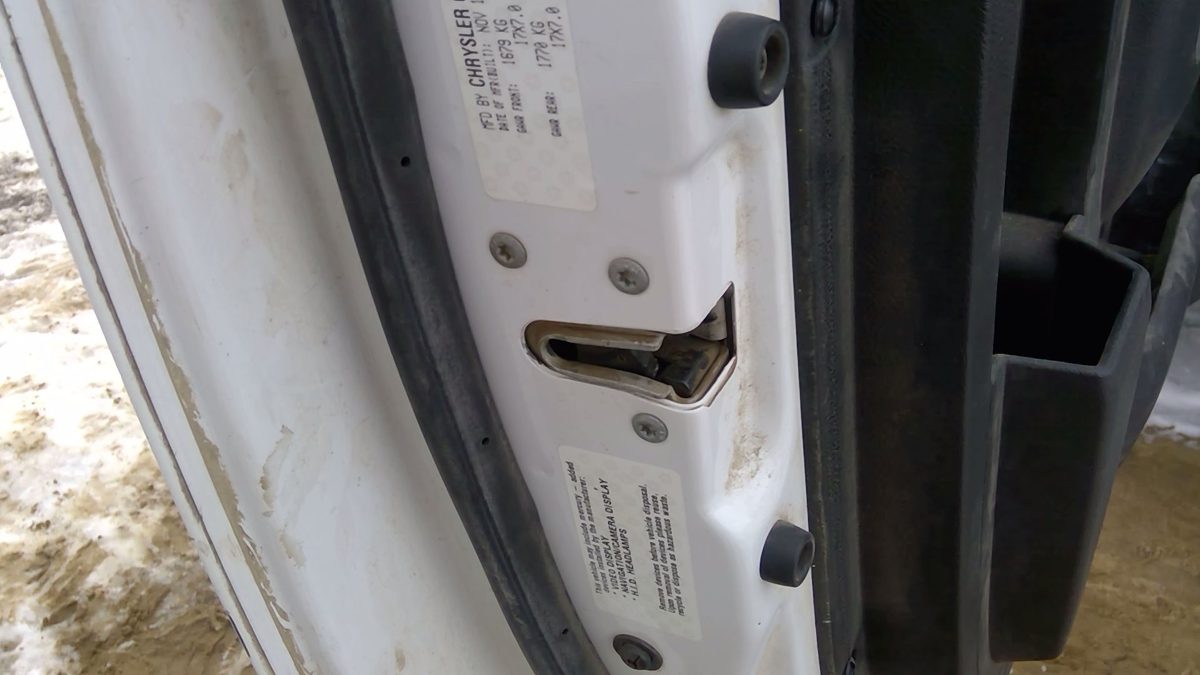 2013 Dodge Ram 1500 Driver Left Front Door Latch With Mount Bracket Standard Cab