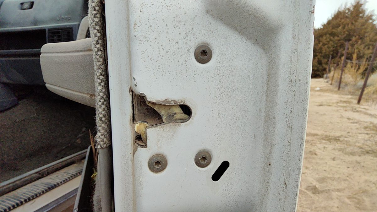 1992 Jeep Cherokee Passenger Right Front Door Latch With Rods/Cables Oem