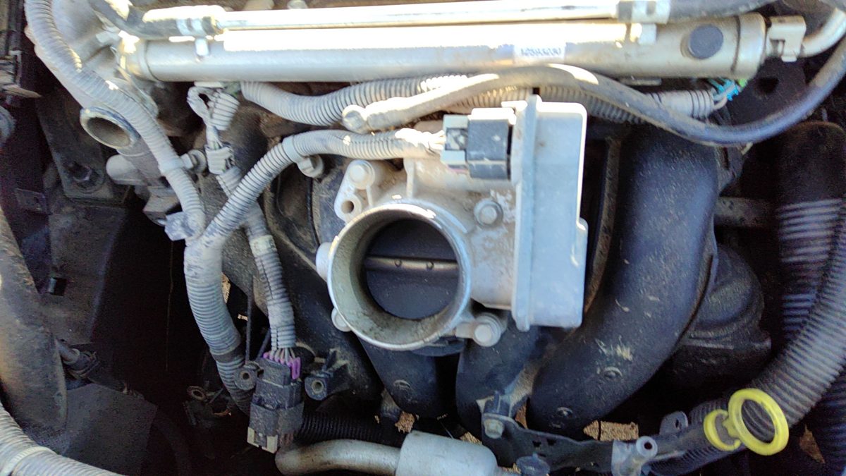 2005-2006 Chevy Cobalt Throttle Body Valve Oem With Sensors 2.2L 12568796