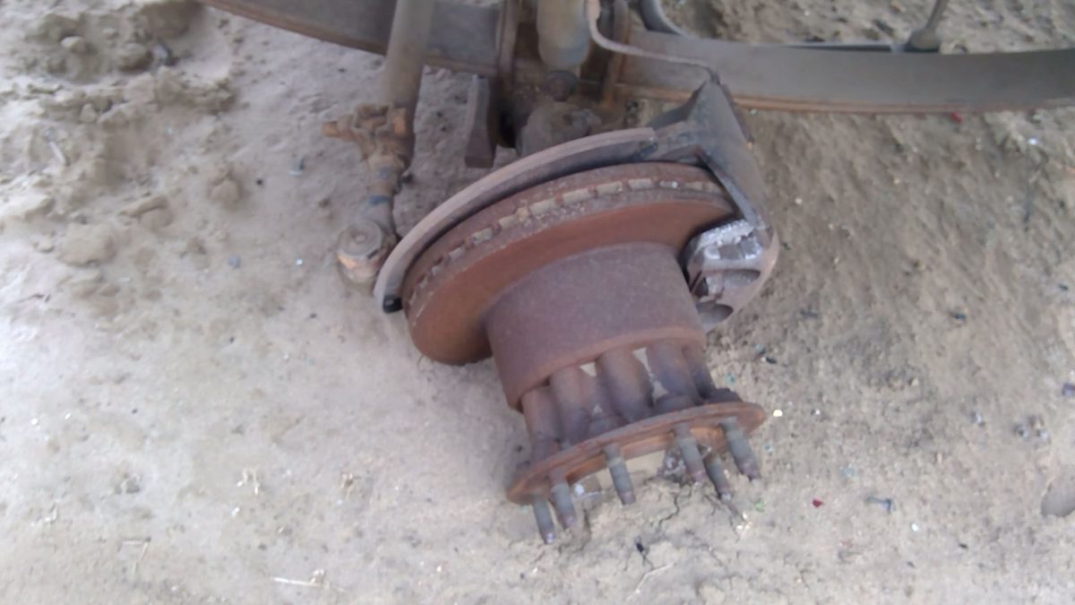 1988-1997 Ford F450 Driver Left Front Spindle Steering Knuckle With Wheel Hub