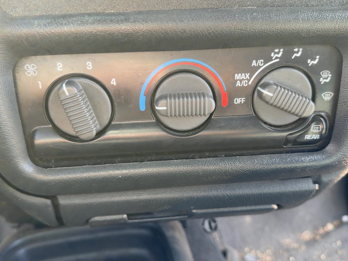 99-05 Chevy S10 Blazer Temperature Control Module Heater AC Head Unit 15098966