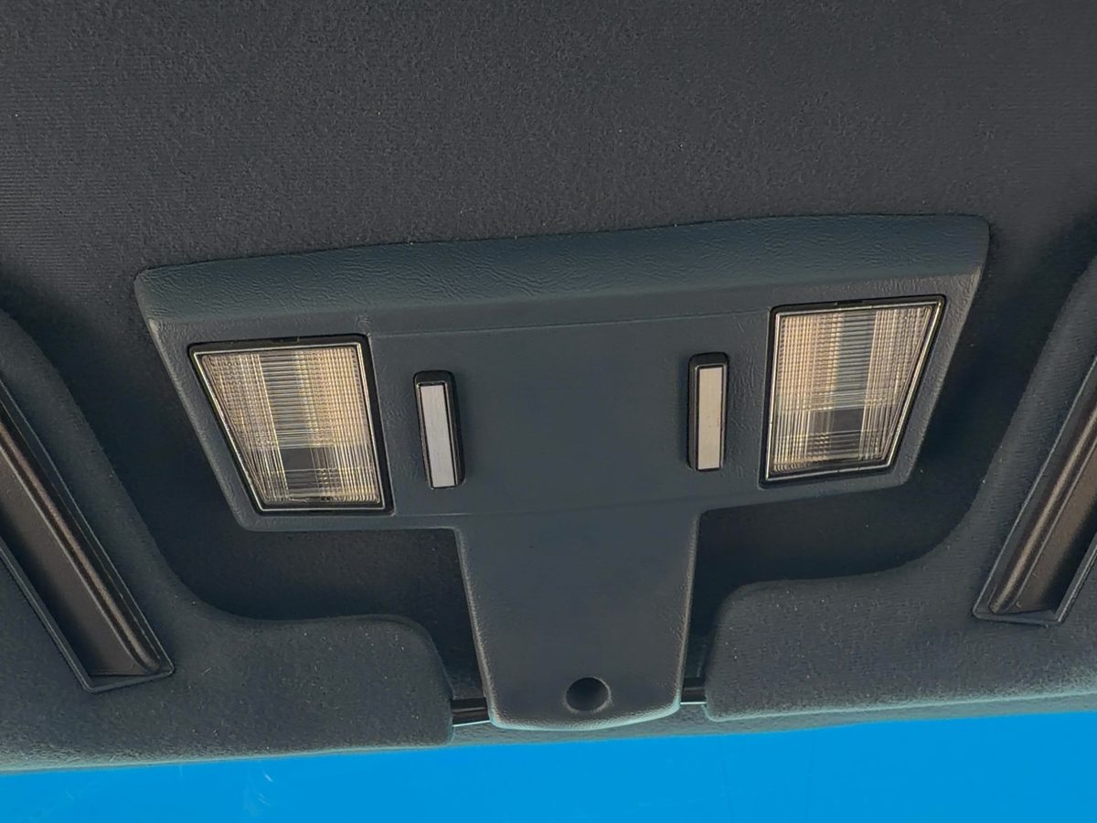 1986 Oldsmobile 98 Center Overhead Console Oem Dome Light Map Lamp Cubby Blue