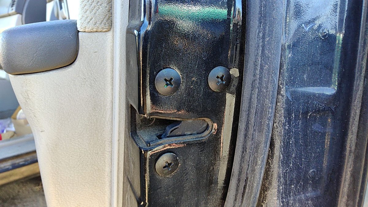 2004-2009 Kia Spectra Passenger Right Front Door Latch With Rods/cables 4 Door