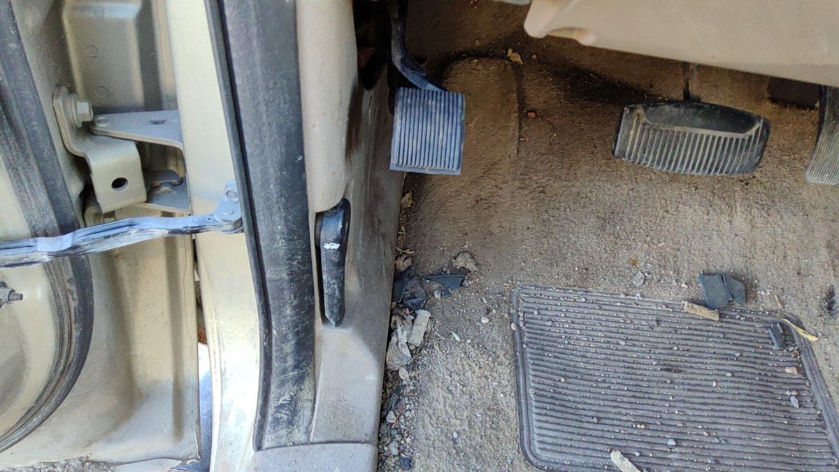 2003 Ford Explorer Driver Left Lower Kick Trim Panel Oem Rp Tan