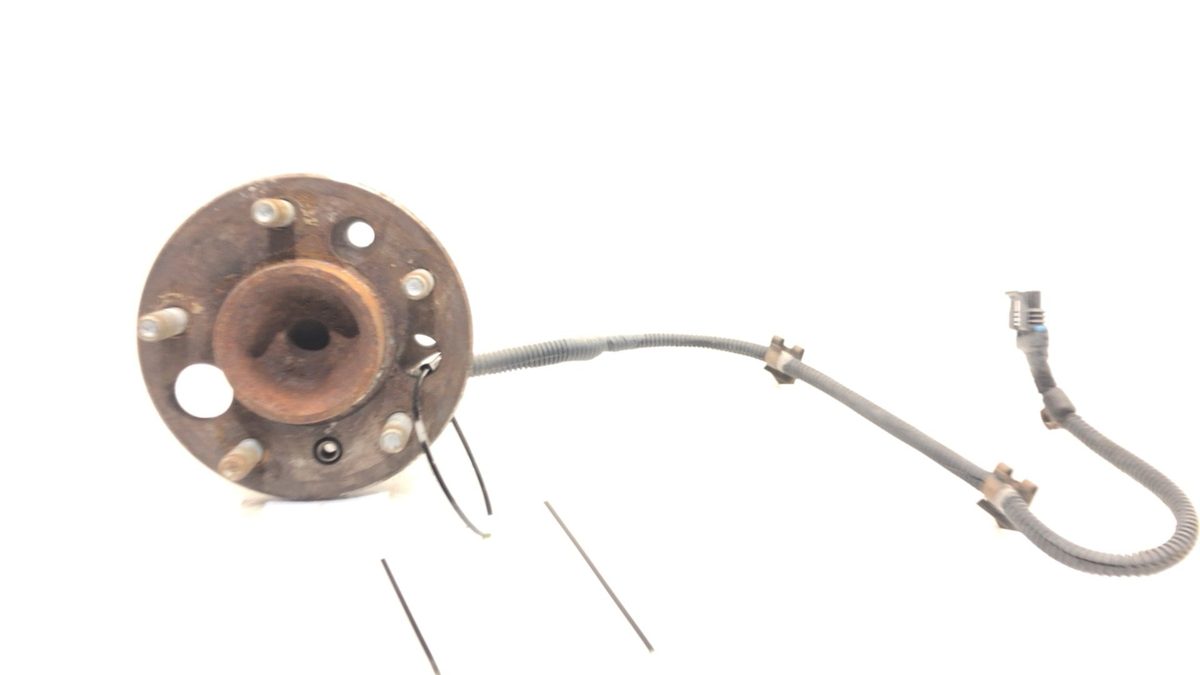 1997-2005 Chevy Venture Rear Spindle Stub Wheel Hub With Speed Sensor Wire Oem