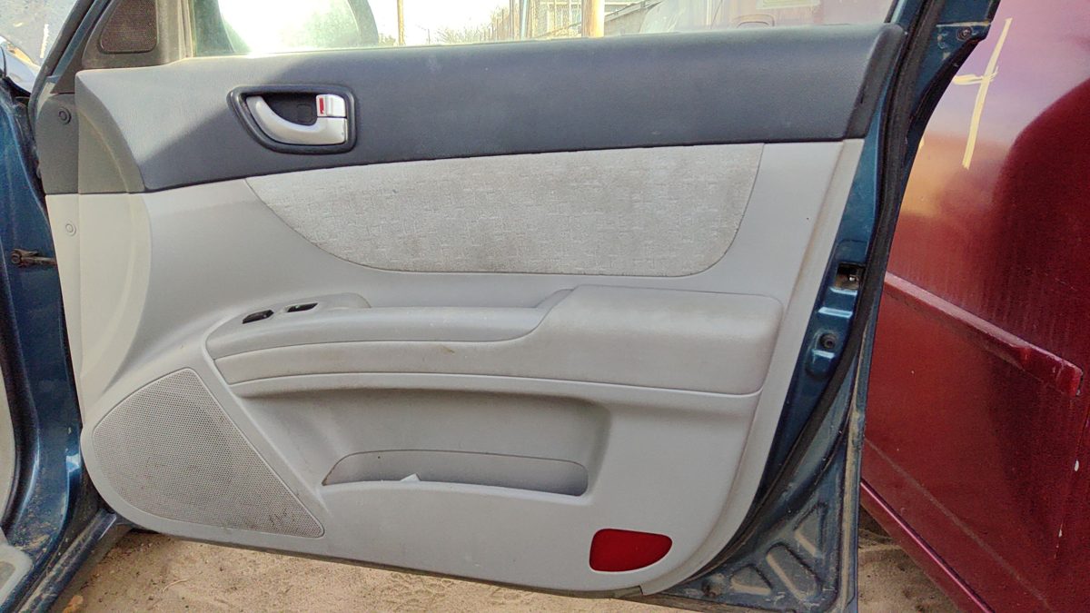 06-07 Hyundai Sonata Passenger Right Front Door Trim Panel With Switches Gray