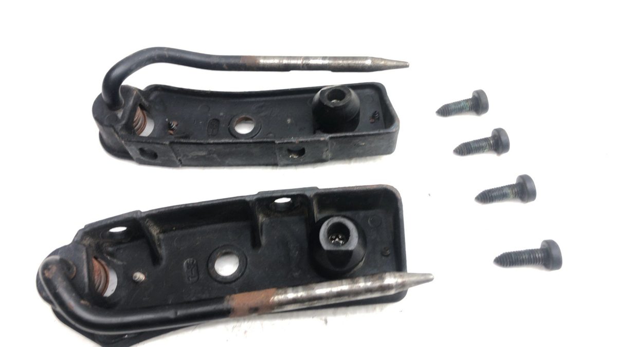1984-1986 Corvette C4 Targa Top Pair Front Mounts With Bolts Early Design