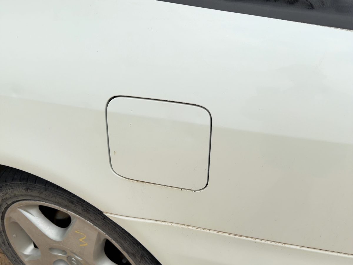 2000-2001 Infiniti I30 Fuel Tank Door With Hinge Gas Lid Oem Filler White