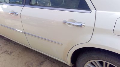 2010 Chrysler 300 Rear Door