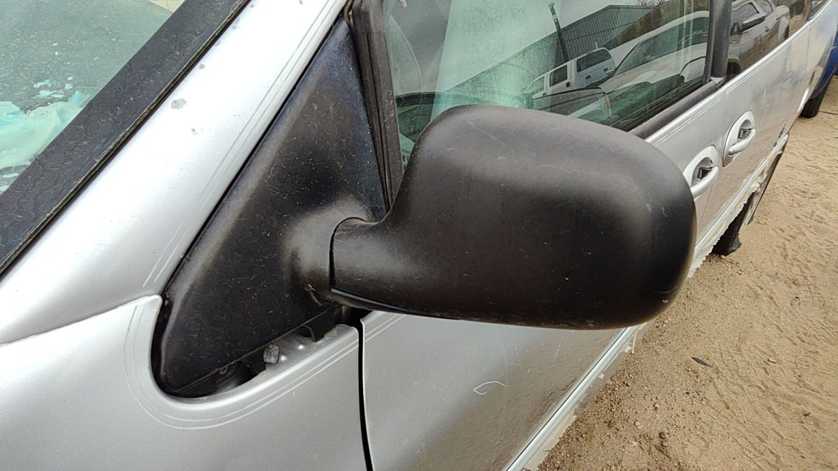 1996-2000 Chrysler Town & Country Driver Left Side Mirror Door Mounted Silver