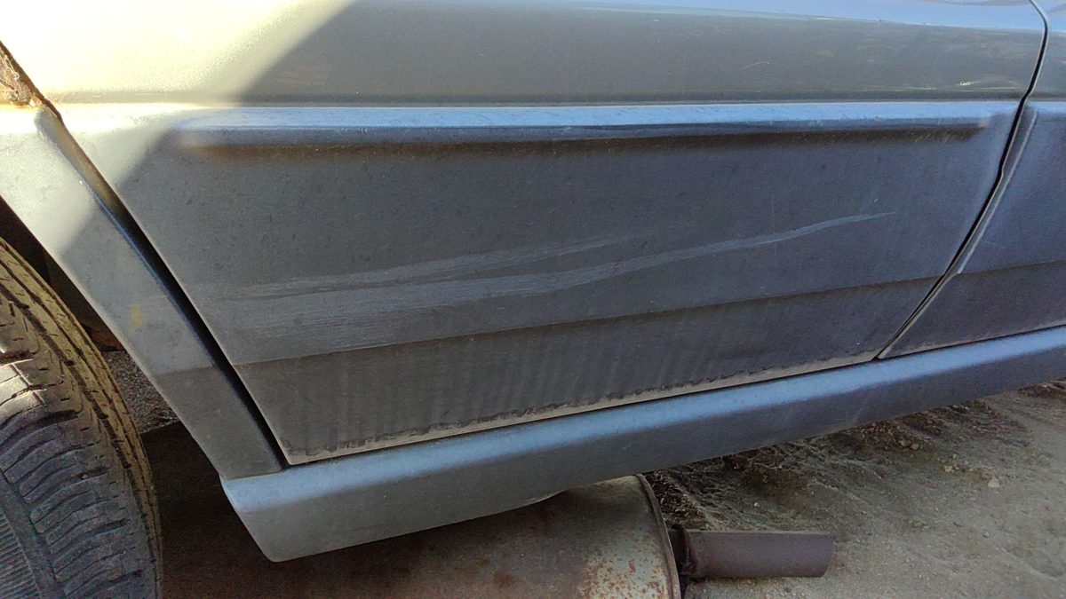 00-03 Grand Cherokee Passenger Right Rear Moulding From Door Back Trim Strip
