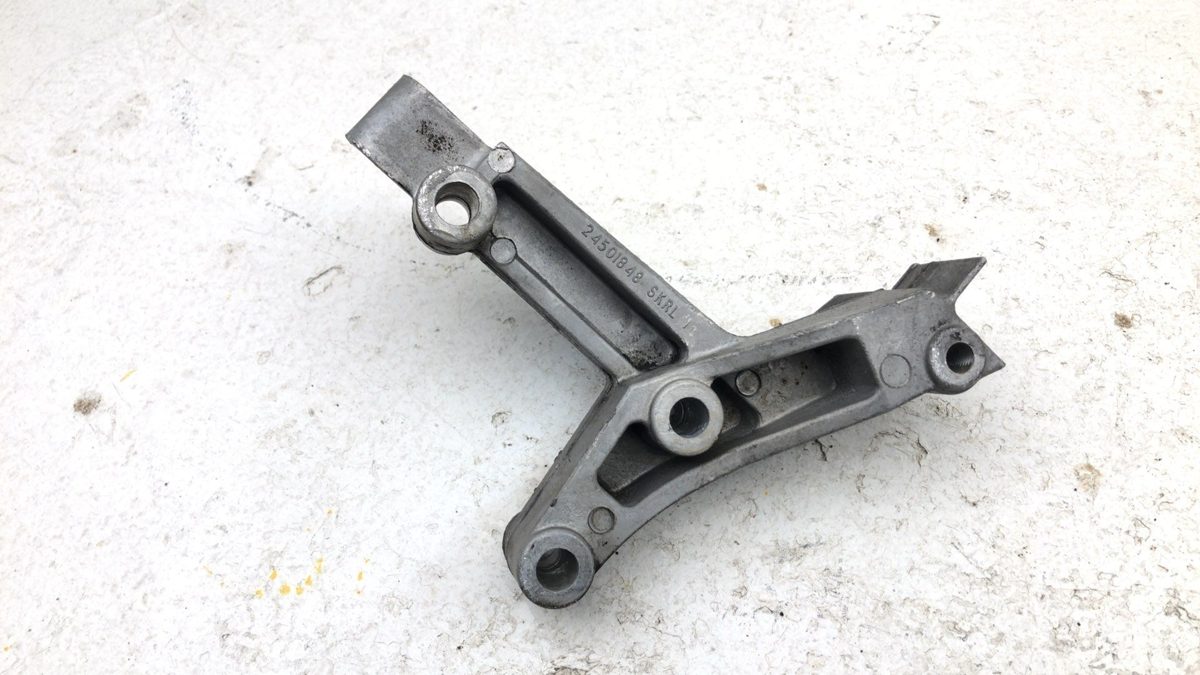 1994 Pontiac Bonneville Ingintion Coil Mount Bracket 3.8L 24501848
