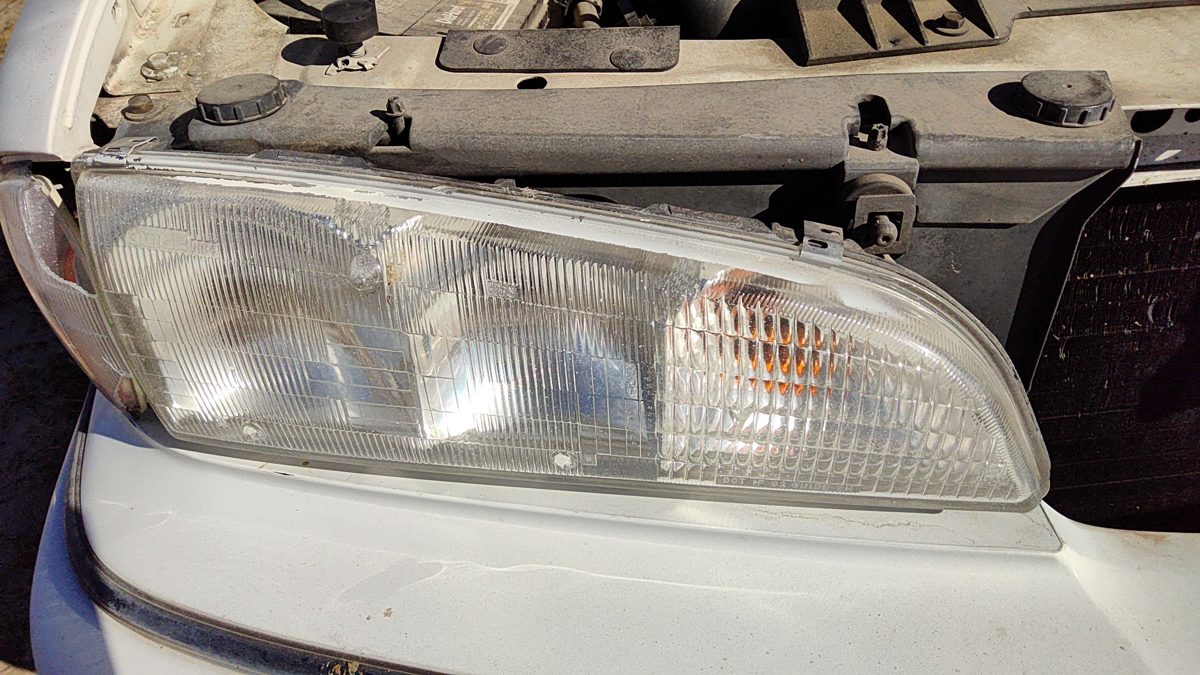 1992-1995 Pontiac Bonneville Passenger Right Head Light Front Lamp Mount Damage