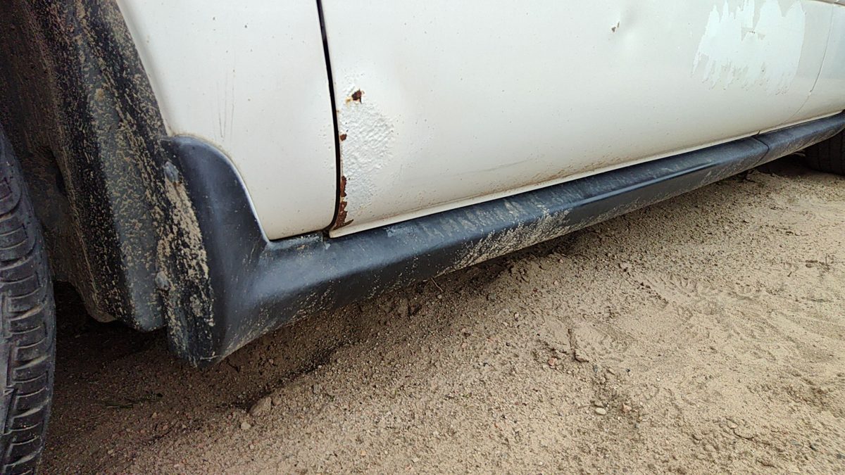 2005 Mercury Sable Rocker Moulding