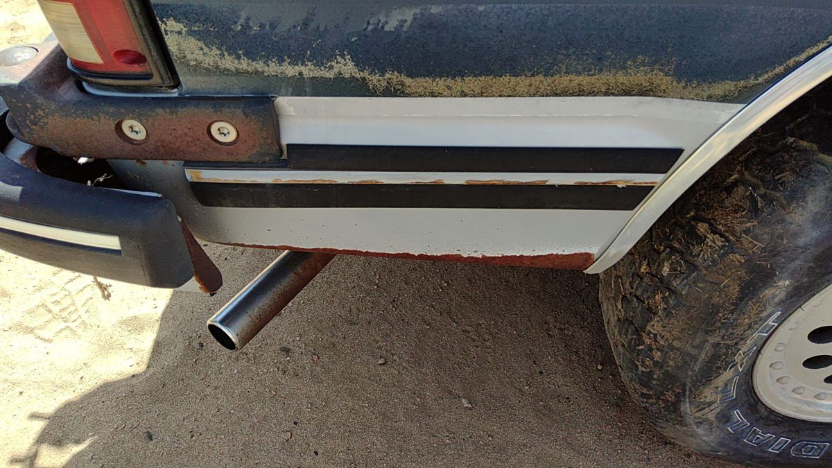 1994 Chevy S10 Blazer Passenger Right Rear Moulding On Quarter Panel Oem Blue