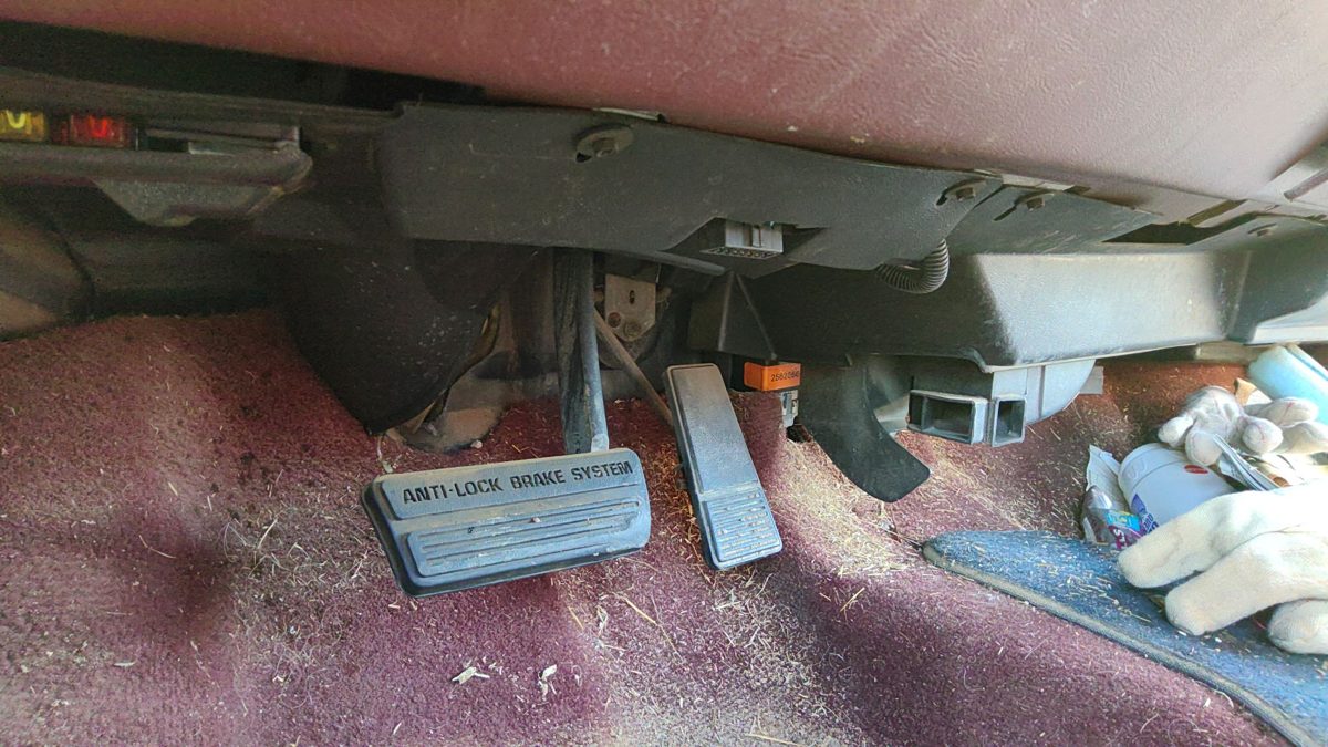 1998 Buick Lesabre Gas And Brake Pedal Assembly Automatic Transmission