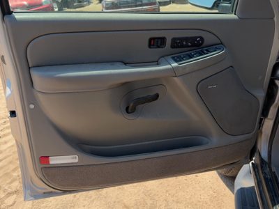 2005 Suburban 1500 Front Door Trim Panel