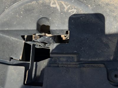 2006-2007 Chevy Monte Carlo Hood Latch Assembly With Bracket Oem 15884618